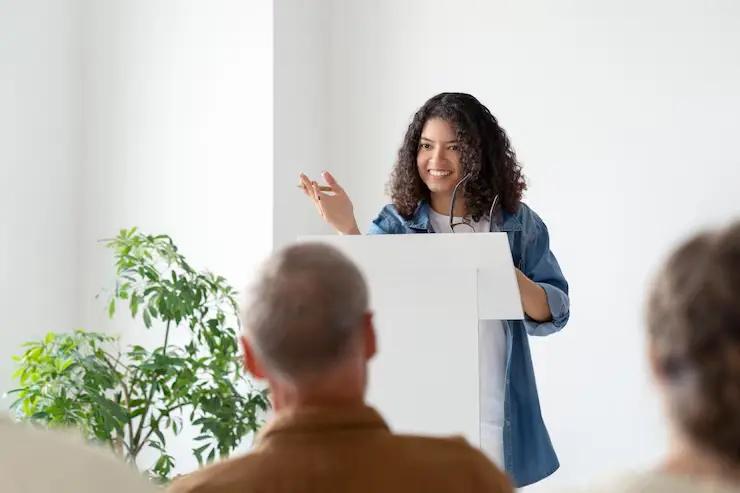 15 Contoh Materi Public Speaking untuk Pemula hingga Profesional