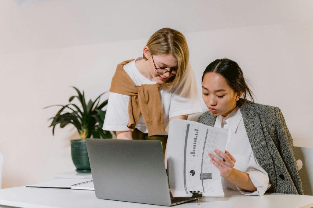 Apa Itu Product Manager? Bocoran Gaji, Jenjang Karier, dan Peluangnya