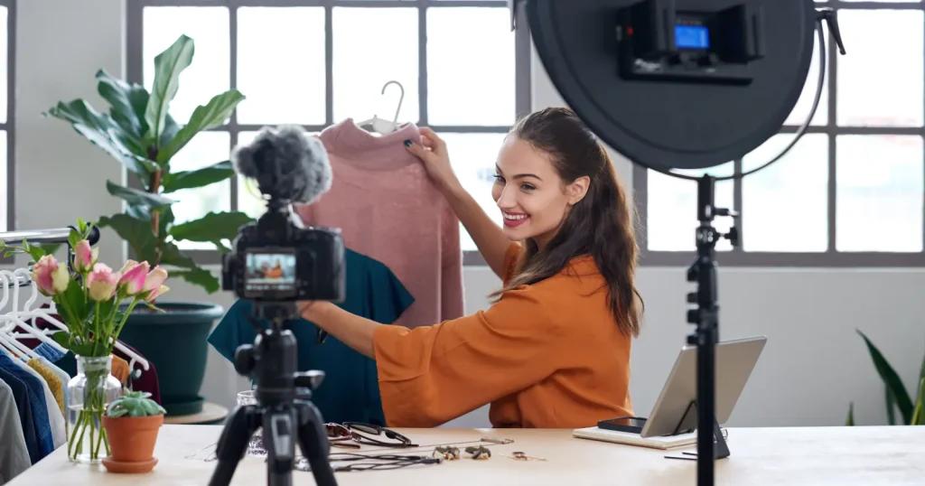 Apa Itu Endorse? Kenali Jenis, Manfaat, Biaya, dan Tips Memilihnya