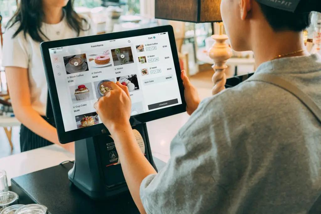 Apa Itu Up Selling? Kenali Manfaat, Contoh, dan Cara Menerapkannya