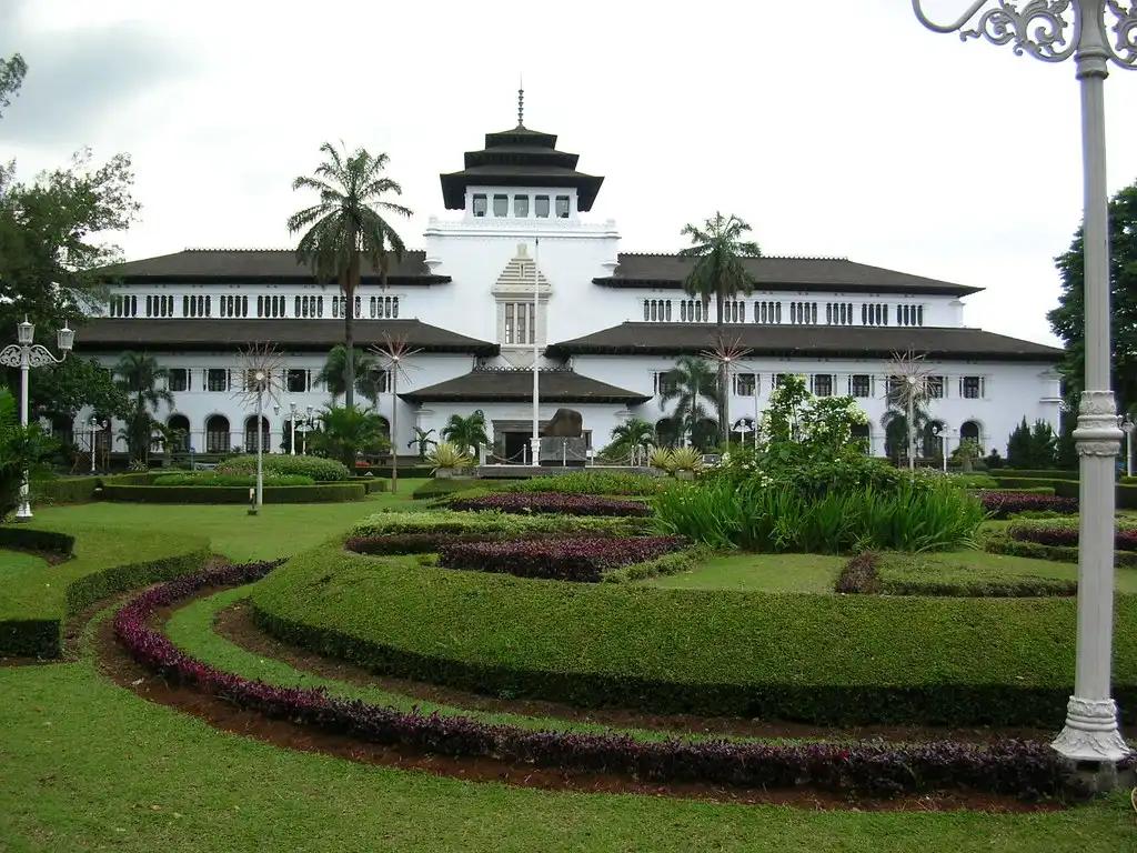 UMR Bandung 2026: Besaran Gaji Minimum, Kenaikan, dan Aturannya 