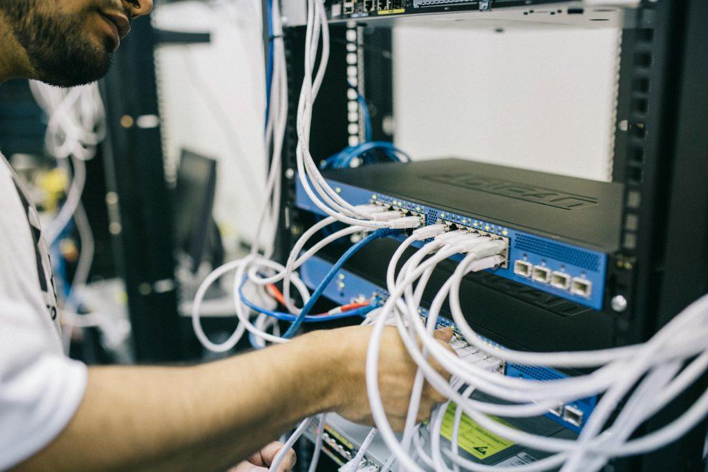 10 Cara Mengelola Server untuk Pemula