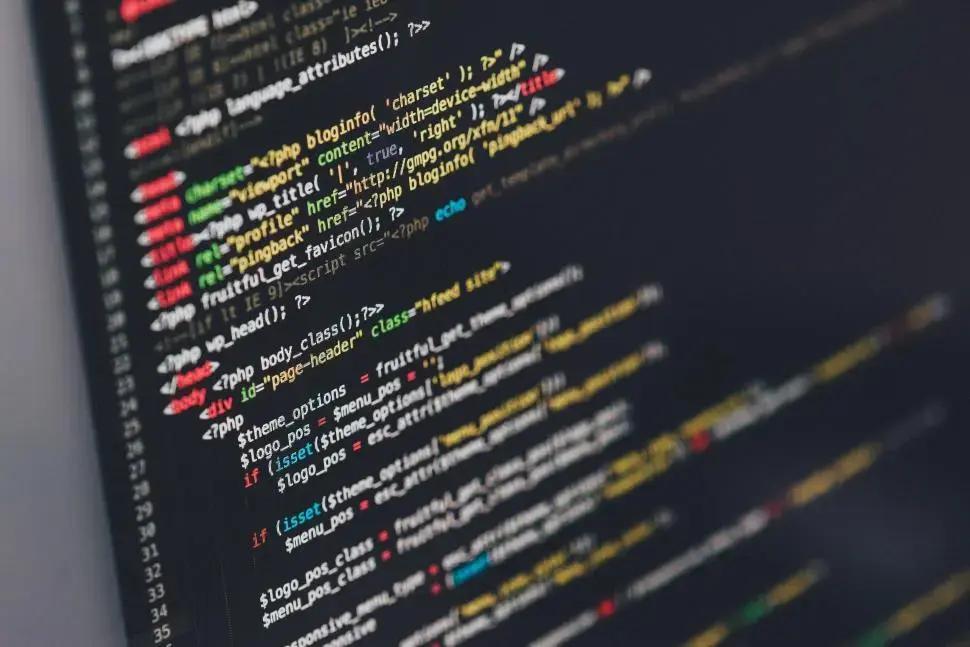 AI Engineer vs Software Engineer: Perbedaan Peran, Skill, dan Jenjang Karier