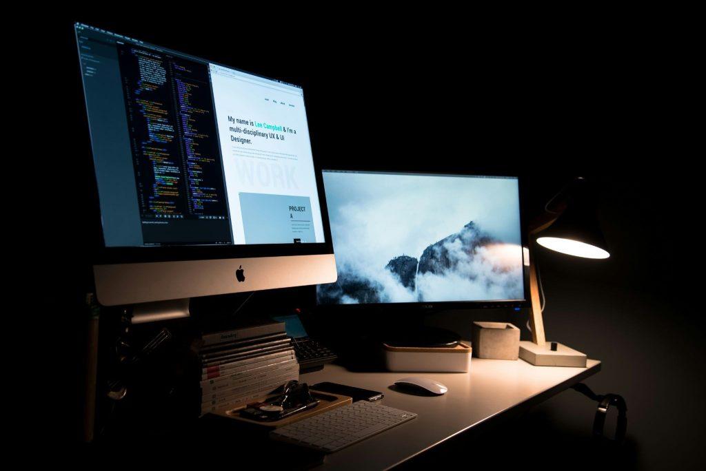 Apa Itu Full Stack Web Developer? Tugas, Skill, dan Prospek Karier