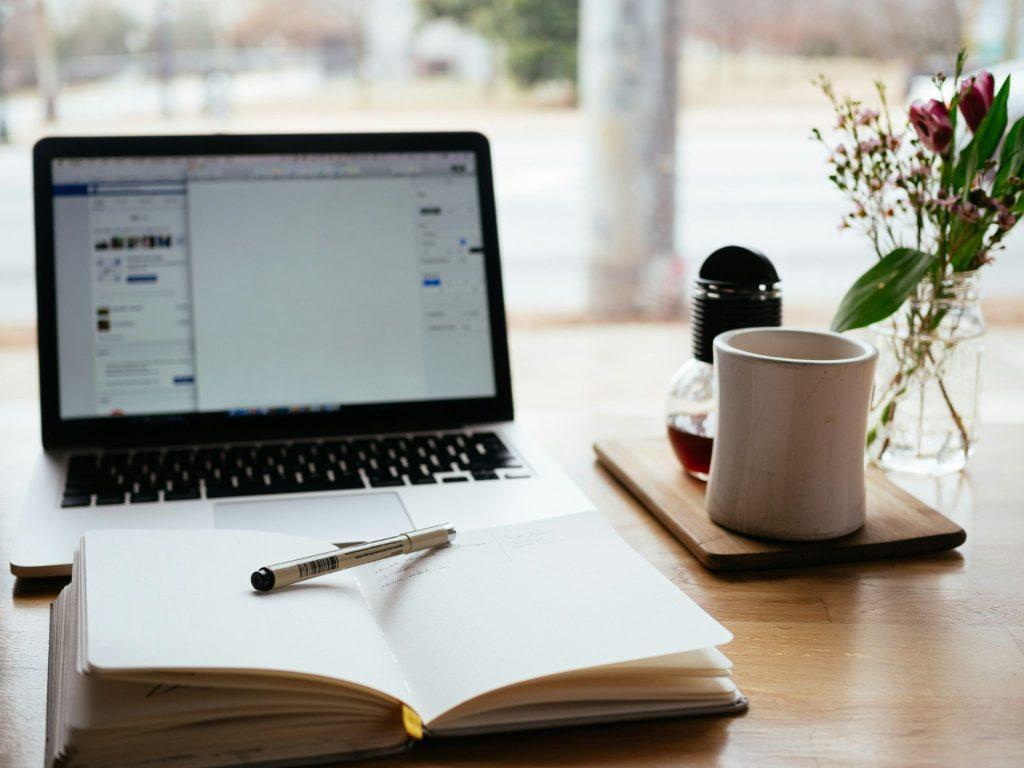 Apa Itu Content Writing? Kenali 7 Strategi untuk Menulis Konten Berkualitas!